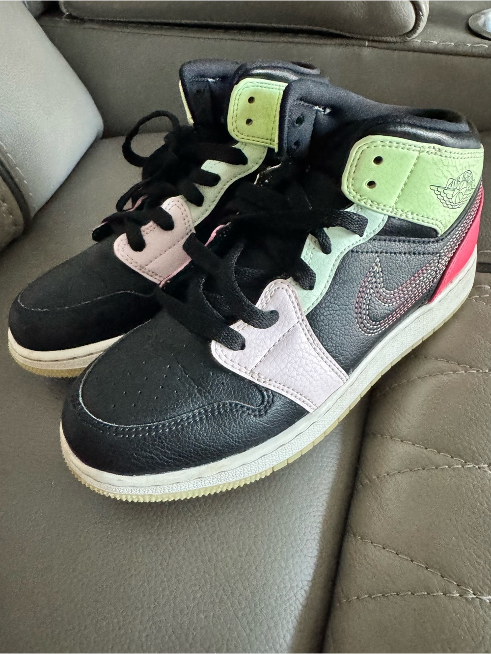 Nike Air Jordan 1 Mid SE "Glow In The Dark sneakers 4.5